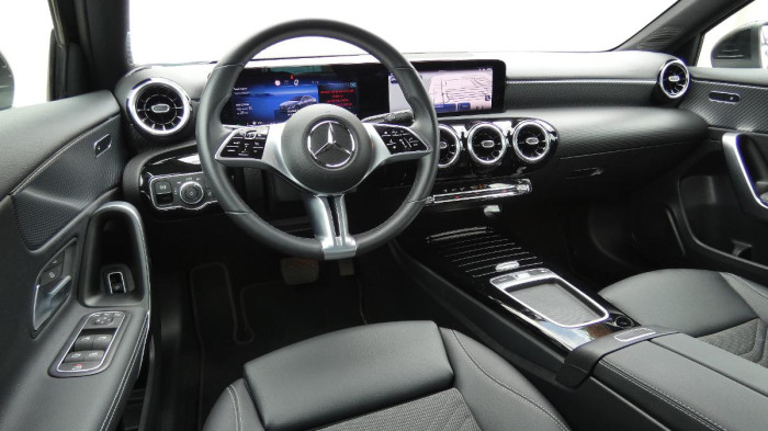 Mercedes-Benz Třídy A 180 Sedan na operativní leasing