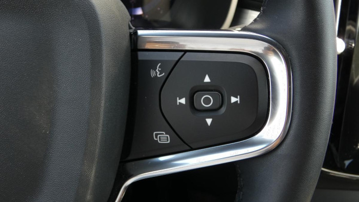 Volvo XC40 B4 AWD Core DCT na operativní leasing