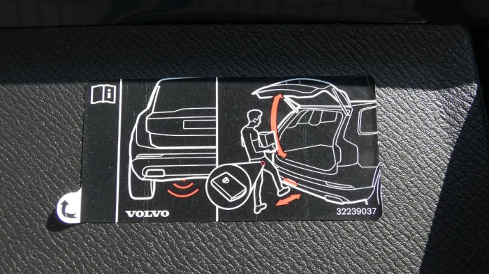 Volvo XC90 B5 AWD Drive-E mHEV Glossy Bla na operativní leasing