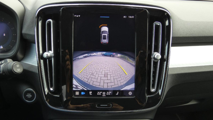 Volvo XC40 B4 AWD mHEV Plus Dark aut. na operativní leasing