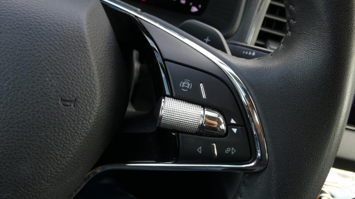 Škoda Karoq 1,5 TSI Ambition DSG na operativní leasing