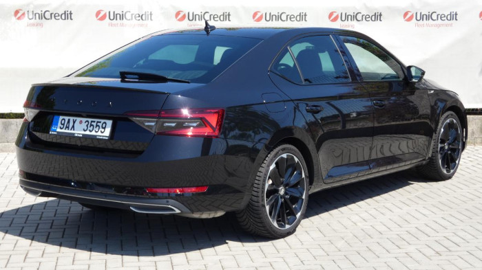 Škoda Superb 2.0 TSI DSG Sportline na operativní leasing