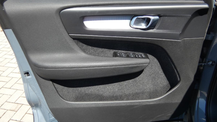 Volvo XC40 B3 FWD Momentum na operativní leasing