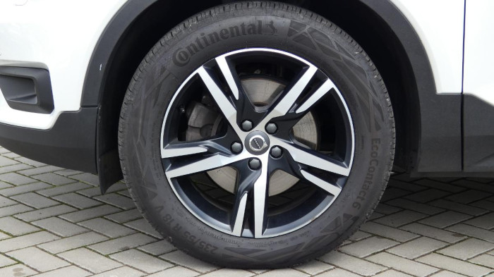 Volvo XC40 B4 FWD R-Design na operativní leasing