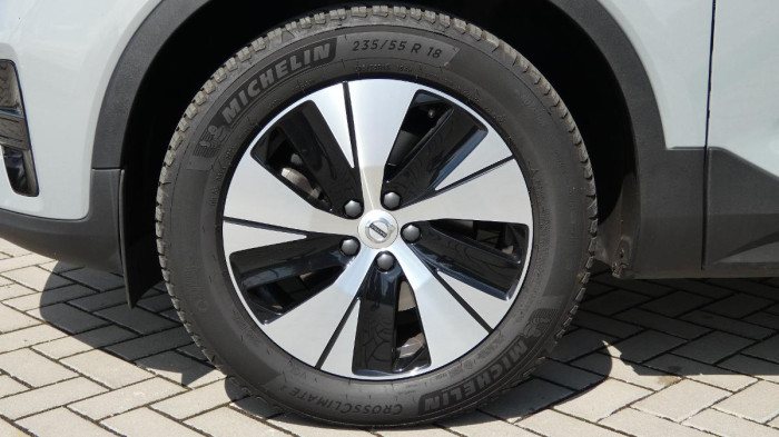 Volvo XC40 B3 Plus Dark na operativní leasing