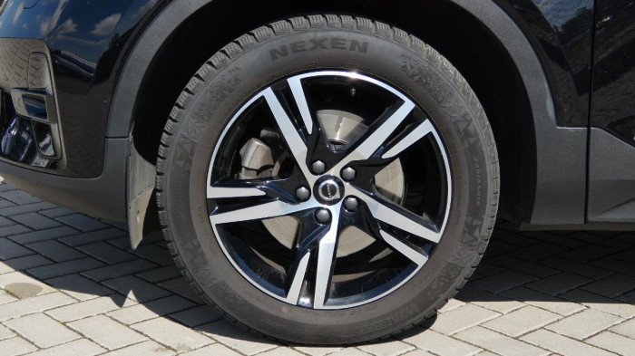 Volvo XC40 B4 AWD Core DCT na operativní leasing