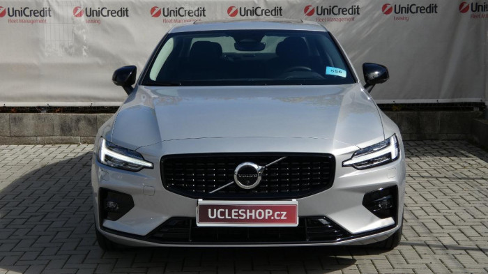 Volvo S60 B5 AWD Ultimate Dark na operativní leasing