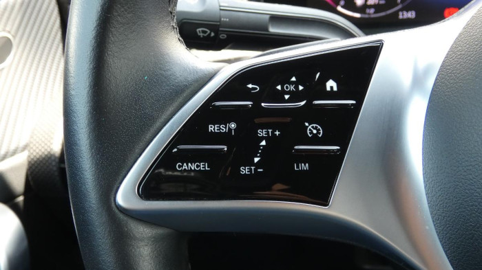 Mercedes-Benz Třídy A 180 Sedan na operativní leasing