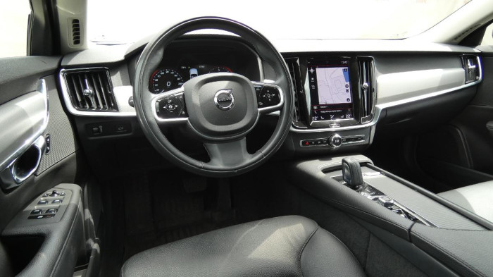 Volvo V90 B4 mHEV AWD aut. Momentum Pro na operativní leasing