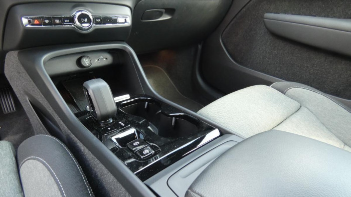 Volvo XC40 B3 Plus Dark na operativní leasing