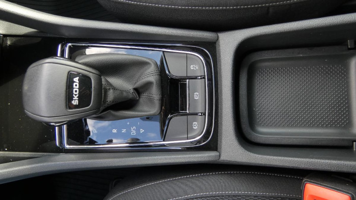 Škoda Karoq 1,5 TSI Ambition DSG na operativní leasing