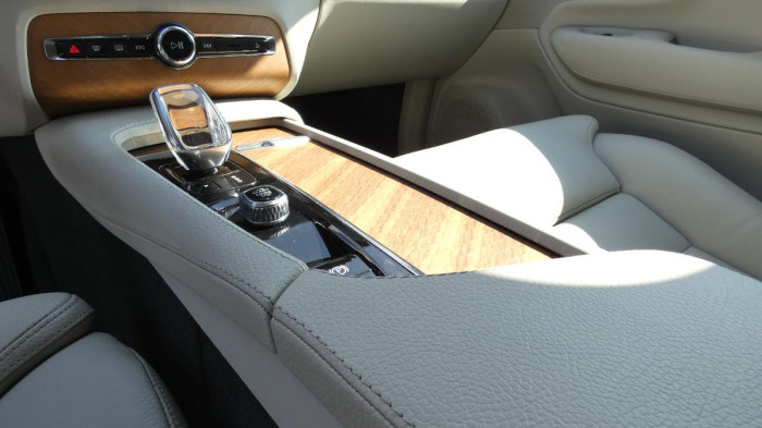 Volvo XC90 T8 Plug-in Hybrid Inscription, na operativní leasing