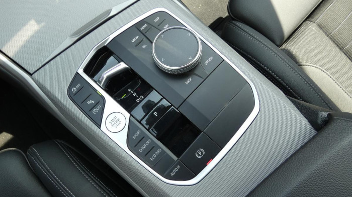 BMW Řada 3 318i Advantage Touring na operativní leasing