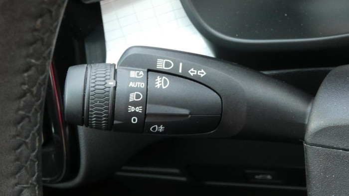 Volvo XC40 B3 Plus Dark na operativní leasing