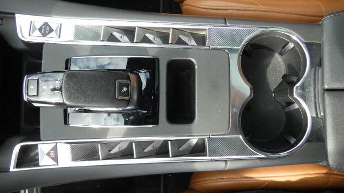 DS Automobiles DS7 Crossback 1.6 E-TENSE 300 EAT8 4x4 Perfo na operativní leasing