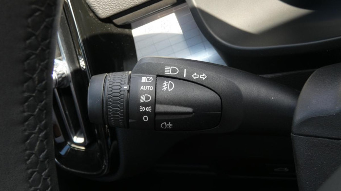 Volvo XC40 B4 AWD Core DCT na operativní leasing