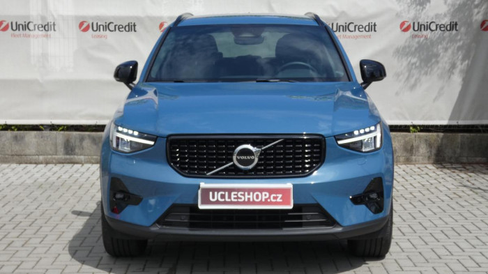 Volvo XC40 B4 AWD Plus Dark na operativní leasing