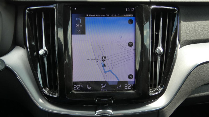 Volvo XC60 B4 AWD Momentum Pro na operativní leasing