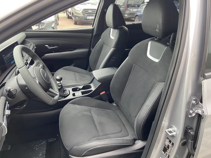 25 1,6 TGDI MT 20 YEARS LUXURY na operativní leasing