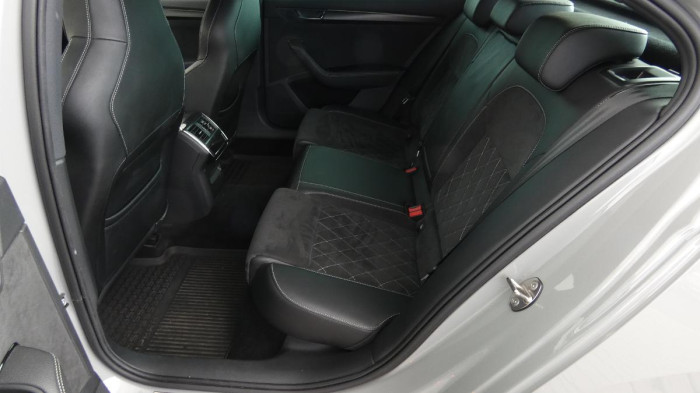 Škoda Superb 2.0 TDI DSG Sportline na operativní leasing