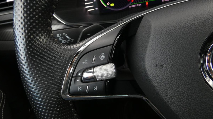 Škoda Superb 2.0 TDI DSG Sportline na operativní leasing