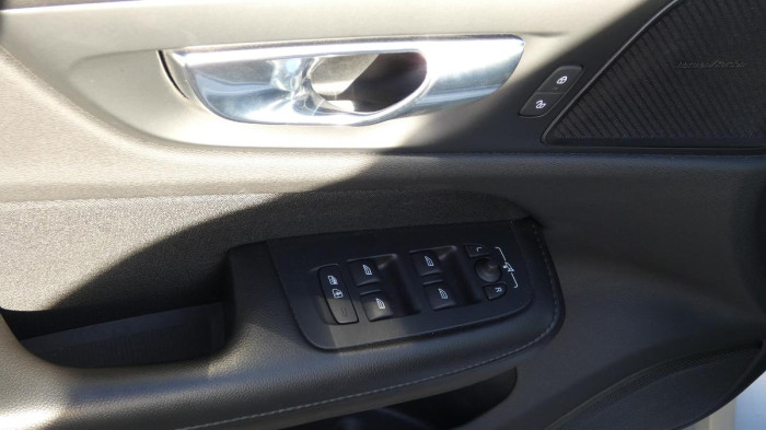 Volvo S60 B5 FWD Inscription Auto na operativní leasing