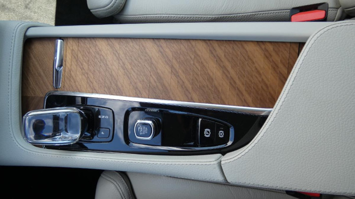 Volvo XC90 T8 Plug-in Hybrid Inscription, na operativní leasing