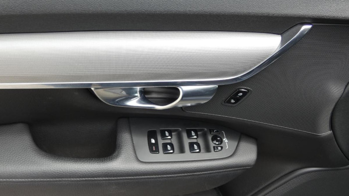 Volvo V90 B4 mHEV AWD aut. Momentum Pro na operativní leasing