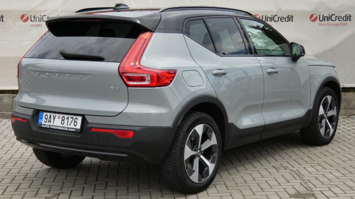 Volvo XC40 B3 mHEV Plus Dark aut. na operativní leasing