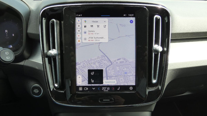 Volvo XC40 B4 AWD Plus Dark na operativní leasing