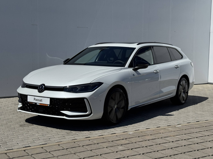 Volkswagen Passat R-Line People 7DSG 2,0TSI / 150kW na operativní leasing
