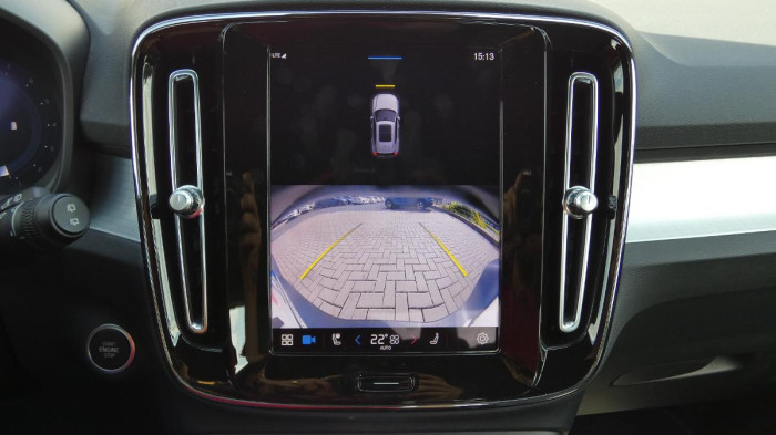 Volvo XC40 B3 Plus Dark na operativní leasing