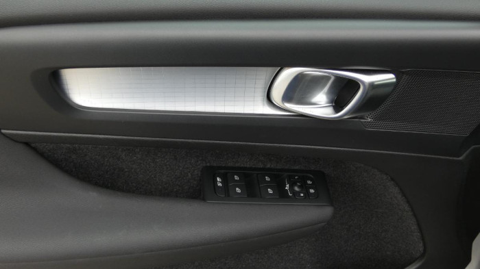 Volvo XC40 B4 FWD Core DCT na operativní leasing