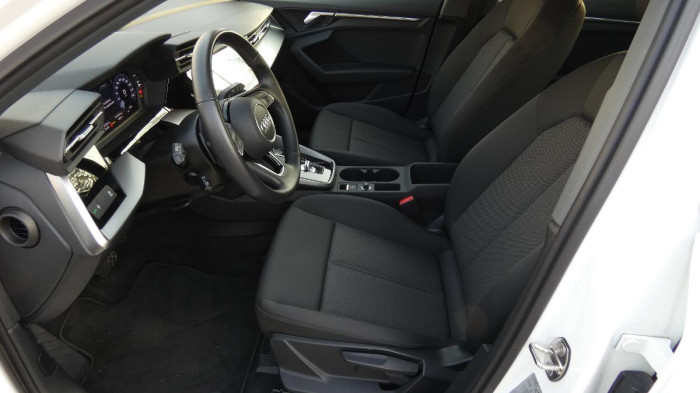 Audi A3 35 TFSI Sportback S Line na operativní leasing