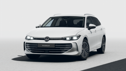 Volkswagen Passat Elegance 2,0 TSI 150 kW na operativní leasing