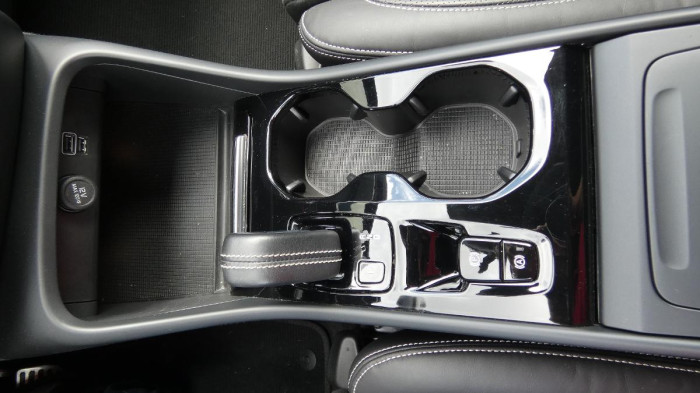 Volvo XC40 B4 FWD R-Design na operativní leasing