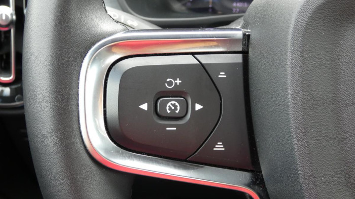 Volvo XC40 B3 mHEV Core aut. na operativní leasing