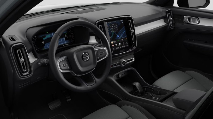 Volvo XC40 PLUS DARK, B4 FWD, 145+10 kW / 197+14 HP na operativní leasing