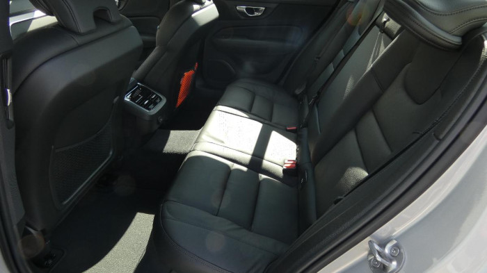 Volvo S60 B5 AWD Ultimate Dark na operativní leasing