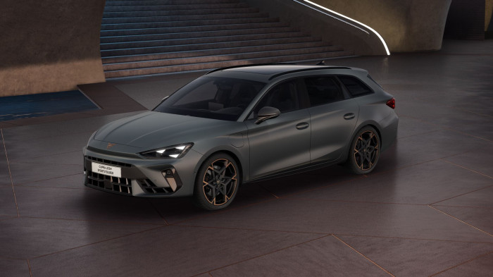 Cupra Leon SP VZ e-HYBRID 272k DSG na operativní leasing