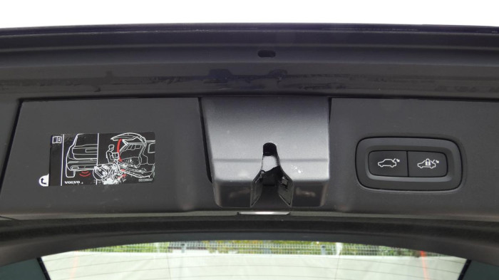 Volvo V90 B4 mHEV AWD aut. Momentum Pro na operativní leasing