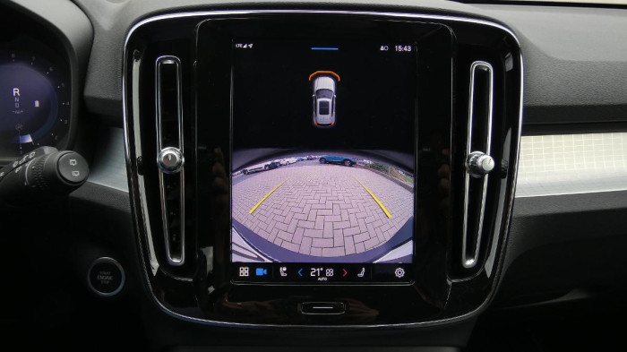 Volvo XC40 B4 FWD Core DCT na operativní leasing