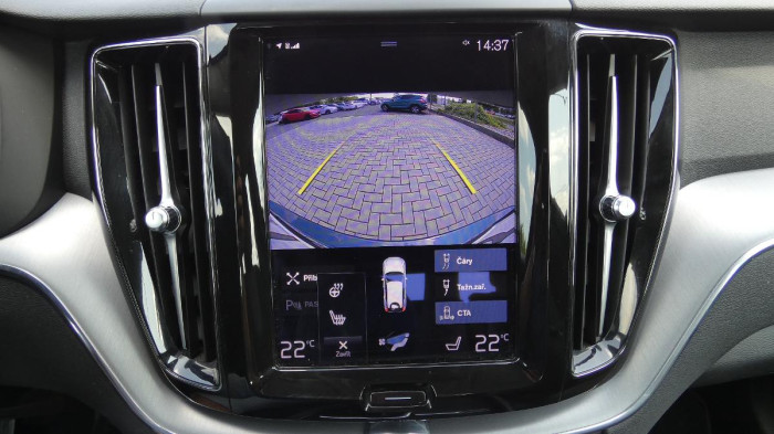 Volvo XC60 B4 AWD Momentum Pro na operativní leasing