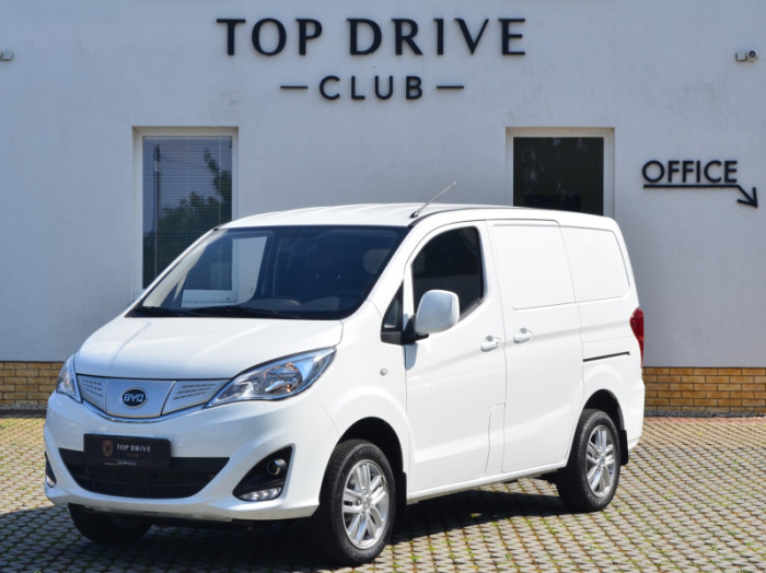 Dodávka BYD ETP3 má dojezd 233 km a rychlé nabíjení na 80 % za 30 minut (nekonečný dojezd) na operativní leasing