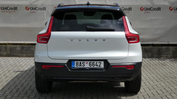 Volvo XC40 B4 FWD R-Design na operativní leasing