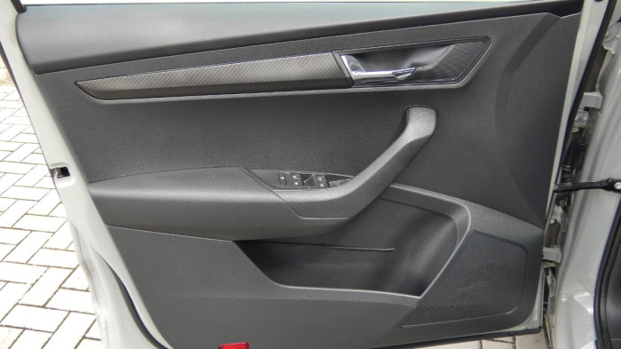 Škoda Karoq 1,5 TSI DSG Sportline na operativní leasing