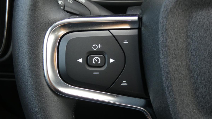 Volvo XC40 B3 mHEV Core aut. na operativní leasing