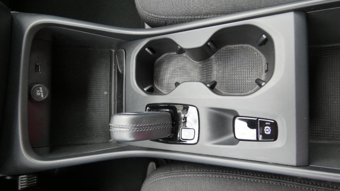 Volvo XC40 T2 FWD Momentum Core na operativní leasing