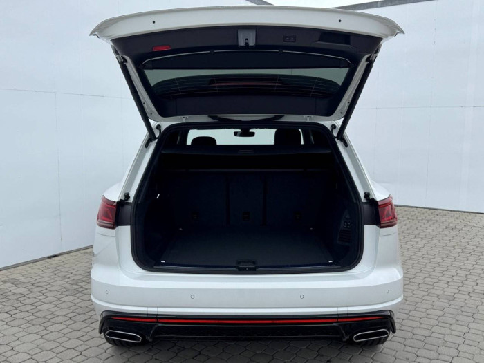 Volkswagen Touareg R-Line 8TT 4Motion 3,0TDI V6 / 210kW na operativní leasing