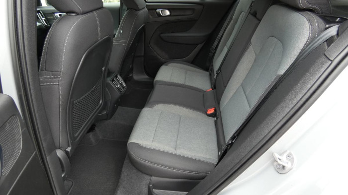 Volvo XC40 B3 mHEV Plus Dark aut. na operativní leasing